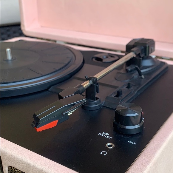 original pink Crosley record player. - Picture 4 of 4